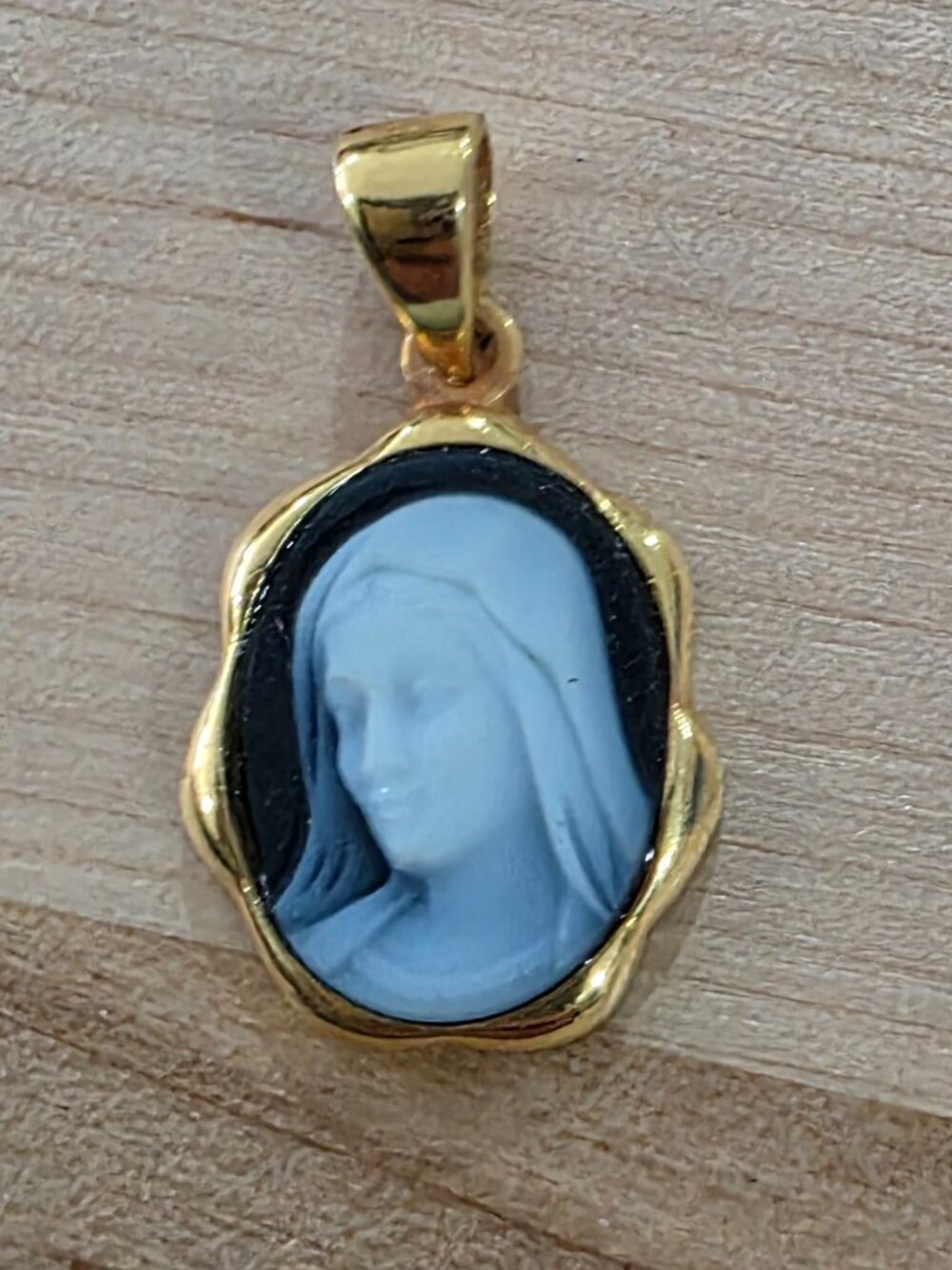 VIRGIN MARY Cameo Pendant ~ NO chain.